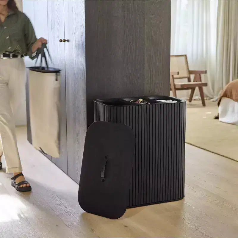 Panier à linge en bambou 90L avec séparation - Noir de carbone