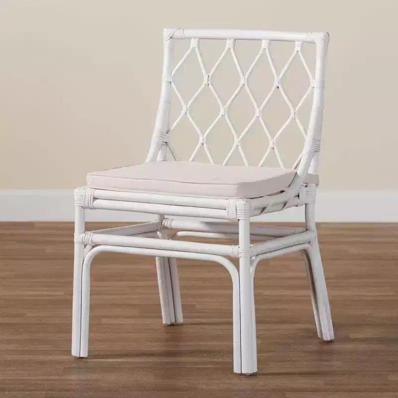Chaise de salle à manger en rotin blanc