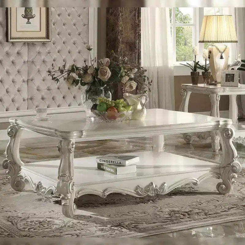 Table basse blanche