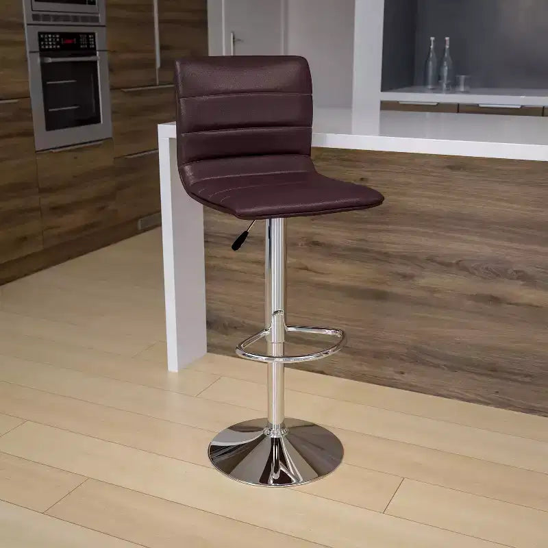 Tabouret de bar moderne en velours capitonné, réglable en hauteur, avec dossier mi-haut et repose-pieds.