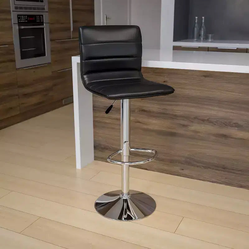Tabouret de bar moderne en velours capitonné, réglable en hauteur, avec dossier mi-haut et repose-pieds.
