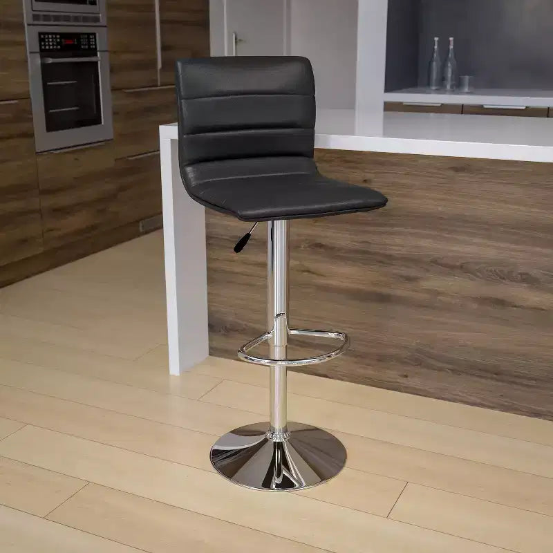 Tabouret de bar moderne en velours capitonné, réglable en hauteur, avec dossier mi-haut et repose-pieds.