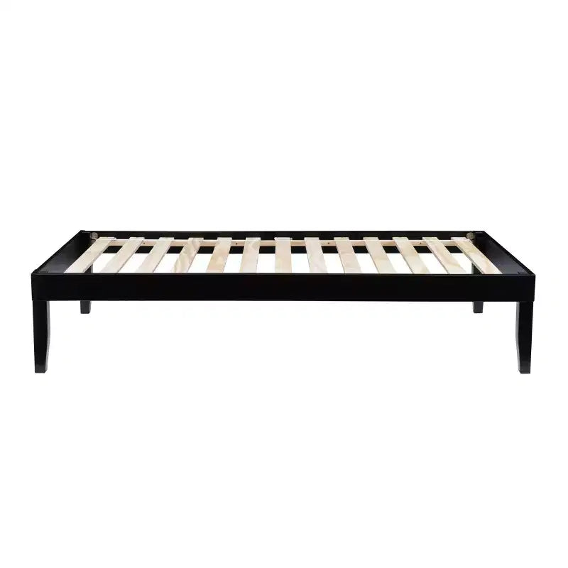Lit plateforme simple et table de chevet