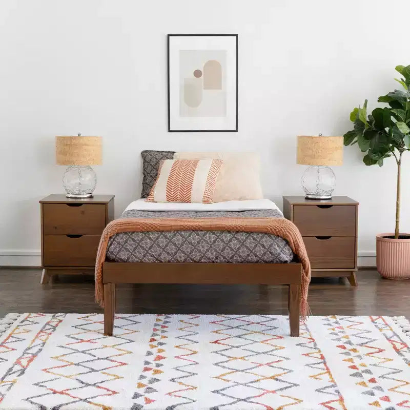 Lit plateforme simple et table de chevet