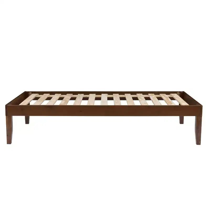 Lit plateforme simple et table de chevet