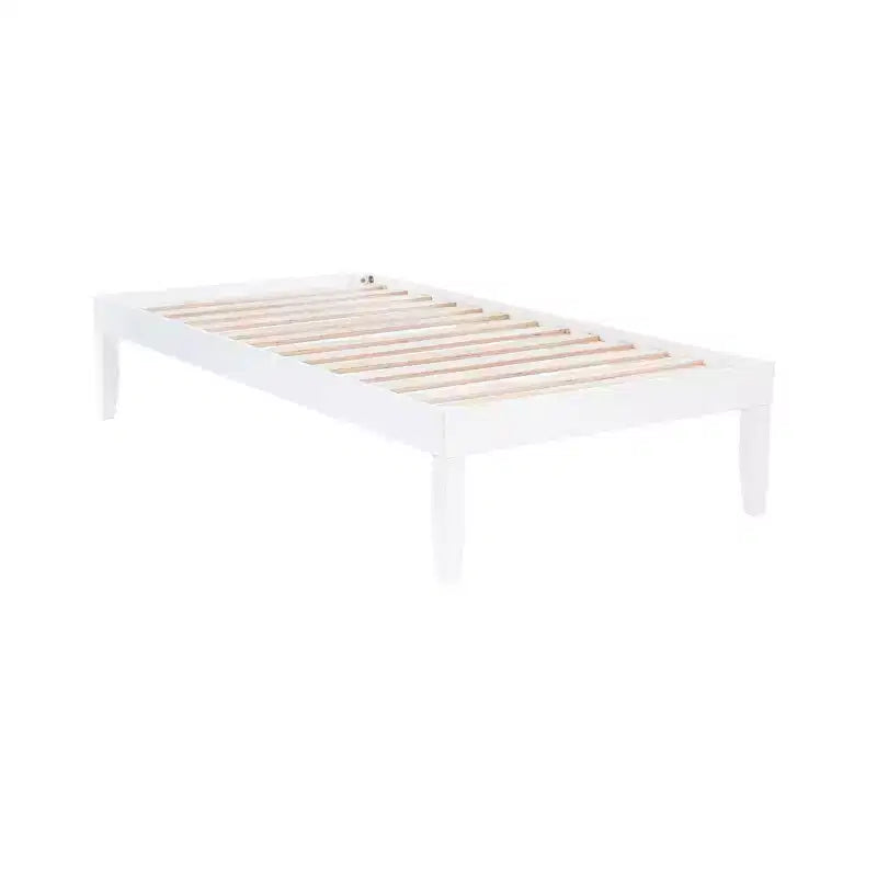 Lit plateforme simple et table de chevet