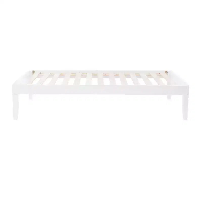 Lit plateforme simple et table de chevet