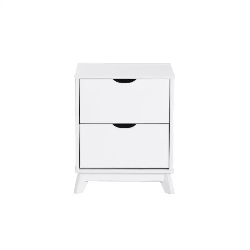 Lit plateforme simple et table de chevet