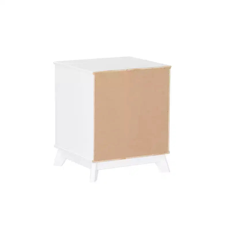 Lit plateforme simple et table de chevet